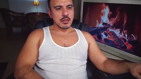 Snapshot of officeman7 chatting on 2, 1, 2025 officeman7 online show from 2, 1, 2025