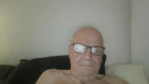 Snapshot of oggi95 chatting on 17, 4, 2026 oggi95 online show from 17, 4, 2026
