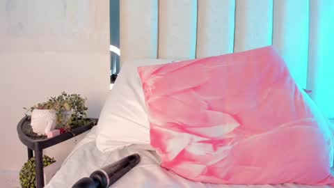 Snapshot of oh_hollyy chatting on 12, 1, 2025 Holly online show from 12, 1, 2025
