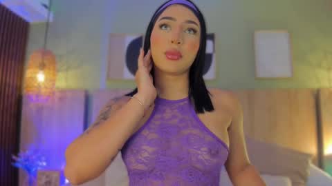 Snapshot of oh_hollyy chatting on 7, 10, 2025 Holly online show from 7, 10, 2025