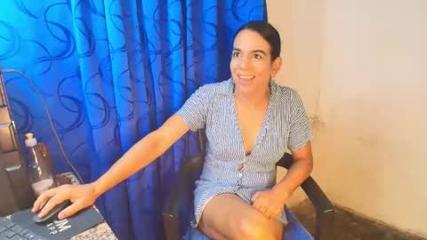 Snapshot of oh_tique chatting on 22, 12, 2025 LU online show from 22, 12, 2025