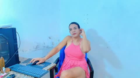 Snapshot of oh_tique chatting on 5, 4, 2026 LU online show from 5, 4, 2026