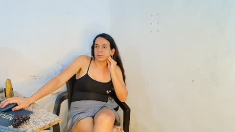 Snapshot of oh_tique chatting on 27, 4, 2026 LU online show from 27, 4, 2026