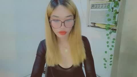 ohmyalessandraxcx online show from 25, 9, 2025