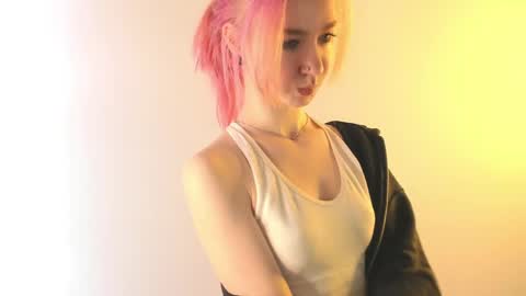 Emi and Ohpi online show from 25, 4, 2026