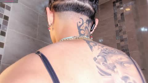 ohyesly_ online show from 29, 3, 2026