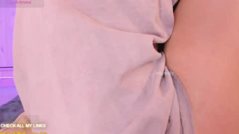 ohyesly_ online show from 18, 6, 2026