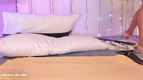 ohyesly_ online show from 19, 6, 2026