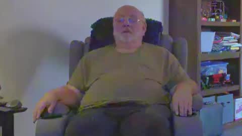Snapshot of old_guy111 chatting on 17, 5, 2026 old_guy111 online show from 17, 5, 2026