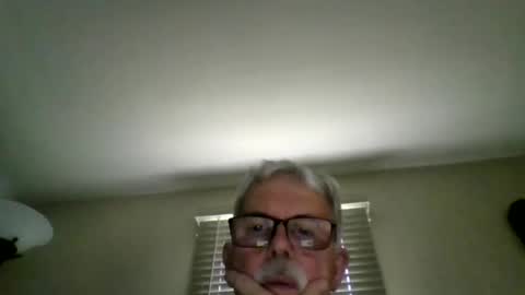 Snapshot of oldmiguy chatting on 15, 5, 2026 OldMIGUY online show from 15, 5, 2026