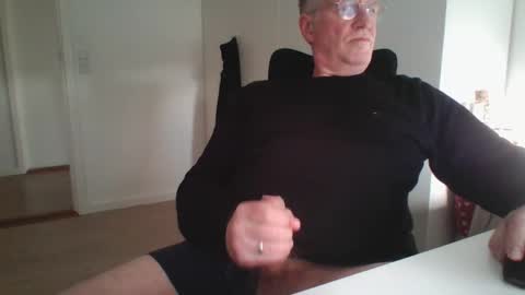 Snapshot of oldth chatting on 8, 1, 2025 oldth online show from 8, 1, 2025