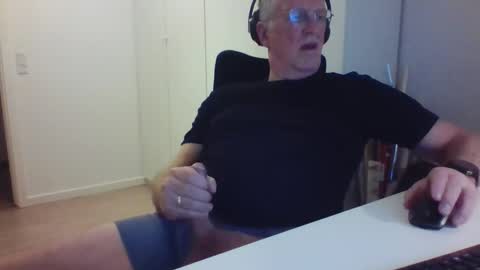 Snapshot of oldth chatting on 1, 3, 2025 oldth online show from 1, 3, 2025