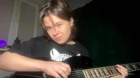 Snapshot of olivepeach chatting on 19, 12, 2024 Oil online show from 19, 12, 2024