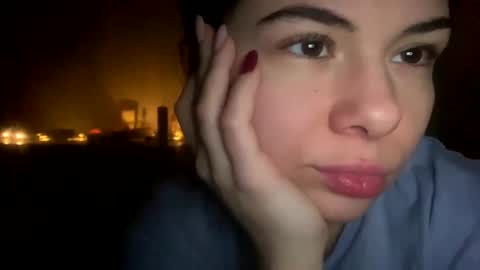 Snapshot of olivepeach chatting on 30, 12, 2024 Oil online show from 30, 12, 2024