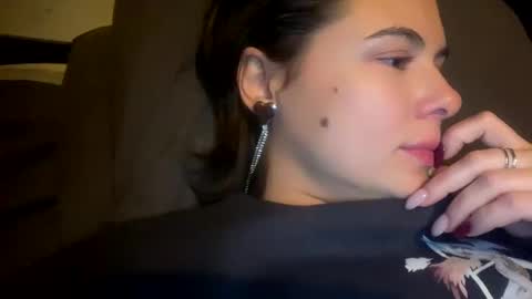 Snapshot of olivepeach chatting on 7, 1, 2025 Oil online show from 7, 1, 2025