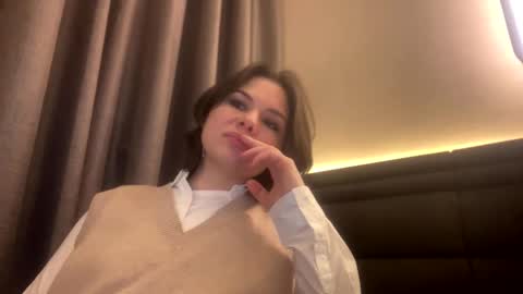 Snapshot of olivepeach chatting on 9, 2, 2025 Oil online show from 9, 2, 2025