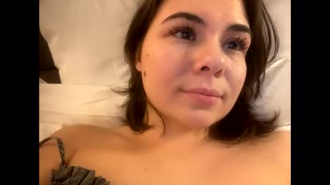 Snapshot of olivepeach chatting on 10, 2, 2025 Oil online show from 10, 2, 2025