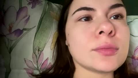 Snapshot of olivepeach chatting on 5, 11, 2025 Oil online show from 5, 11, 2025