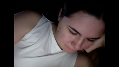 Snapshot of olivepeach chatting on 23, 11, 2025 Oil online show from 23, 11, 2025