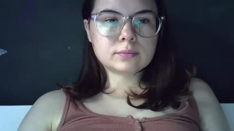 Snapshot of olivepeach chatting on 11, 6, 2026 Oil online show from 11, 6, 2026