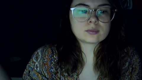 Snapshot of olivepeach chatting on 14, 7, 2026 Oil online show from 14, 7, 2026