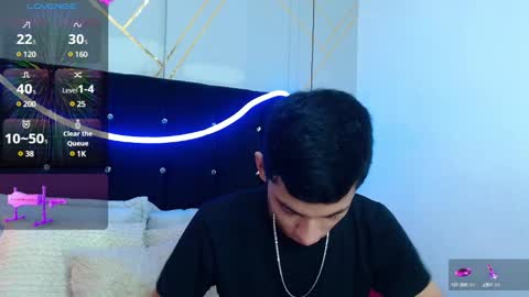 Snapshot of oliver_king_sex chatting on 4, 12, 2024 Oliver Smith online show from 4, 12, 2024