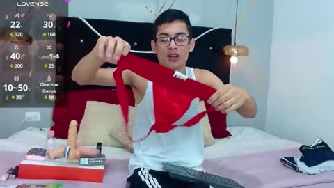 Snapshot of oliver_king_sex chatting on 6, 1, 2025 Oliver Smith online show from 6, 1, 2025