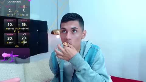 Snapshot of oliver_king_sex chatting on 14, 1, 2025 Oliver Smith online show from 14, 1, 2025