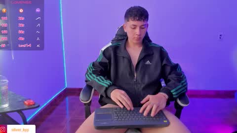 Snapshot of oliver_kyy chatting on 22, 12, 2025 oliveeer online show from 22, 12, 2025