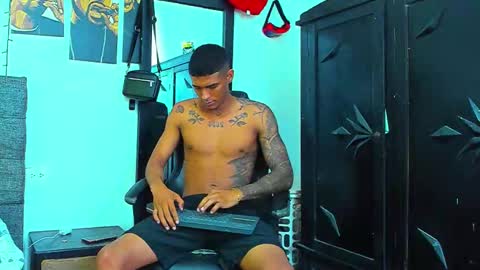 Snapshot of oliver_smith_2 chatting on 25, 11, 2025 oliver_smith_2 online show from 25, 11, 2025