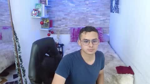 Snapshot of olivercruz_ chatting on 18, 12, 2025 Oliver online show from 18, 12, 2025