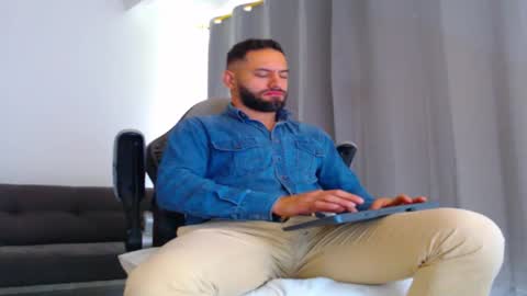 oliver online show from 1, 12, 2025