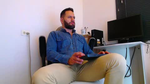 oliver online show from 8, 4, 2026