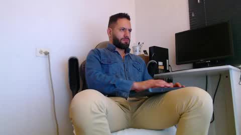 oliver online show from 14, 4, 2026