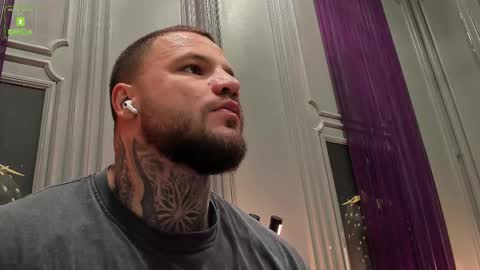 Snapshot of oliversport chatting on 30, 10, 2025 OliverSport online show from 30, 10, 2025