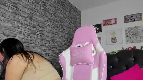 Snapshot of olivia22love chatting on 27, 2, 2025 ..................................... 500 am- 1200 pm GMT-5 online show from 27, 2, 2025