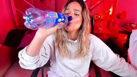  OLIVIA  online show from 5, 11, 2025