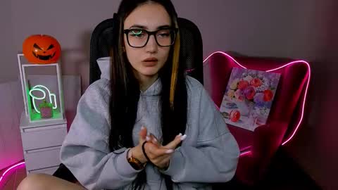 Snapshot of olivia_norton_ chatting on 28, 10, 2025 olivia_norton_ online show from 28, 10, 2025