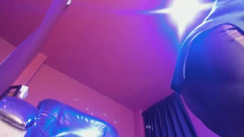   online show from 10, 2, 2025