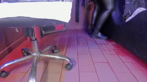   online show from 23, 2, 2025