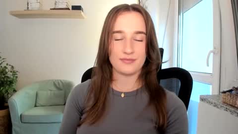 Oliwiaa2004 online show from 9, 9, 2025