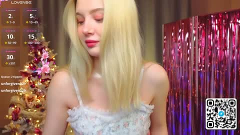 Snapshot of oliviabr0wn chatting on 8, 1, 2025 Olivia online show from 8, 1, 2025