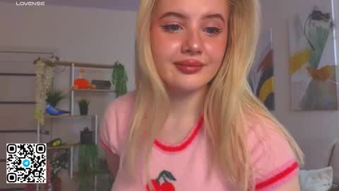 Snapshot of oliviabr0wn chatting on 4, 10, 2025 Olivia online show from 4, 10, 2025