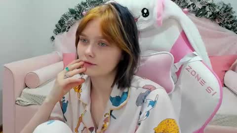 OliviaLaurens online show from 17, 12, 2025