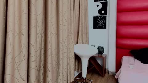 OliviaMonroe online show from 20, 11, 2025