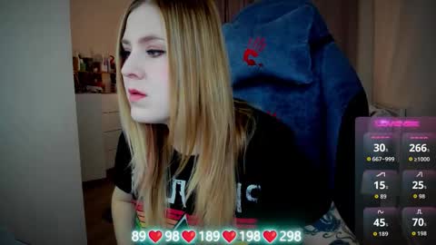 Snapshot of oliviamunk chatting on 22, 10, 2025 . online show from 22, 10, 2025