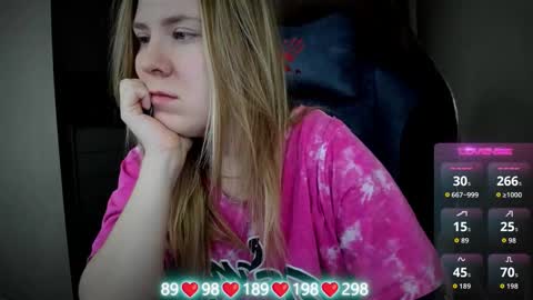 Snapshot of oliviamunk chatting on 14, 12, 2025 . online show from 14, 12, 2025