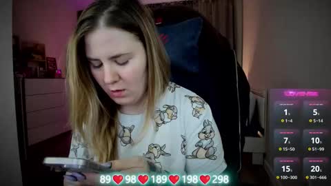 Snapshot of oliviamunk chatting on 17, 12, 2025 . online show from 17, 12, 2025