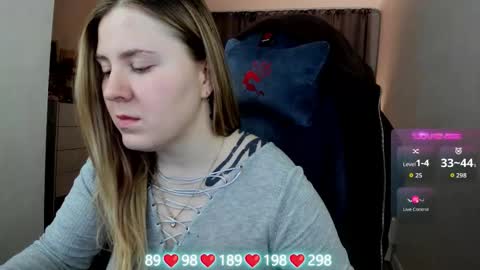 Snapshot of oliviamunk chatting on 18, 12, 2025 . online show from 18, 12, 2025