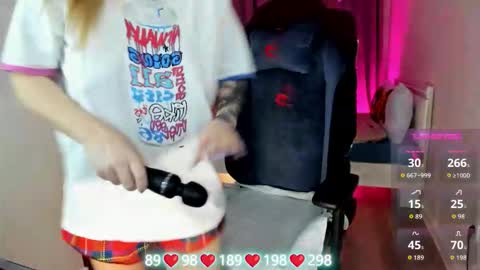 Snapshot of oliviamunk chatting on 23, 12, 2025 . online show from 23, 12, 2025